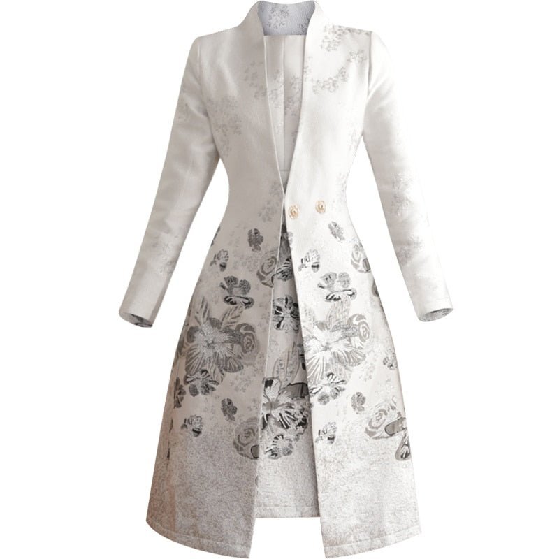 El vestido de jacquard plateado de mamá y el traje de abrigo largo