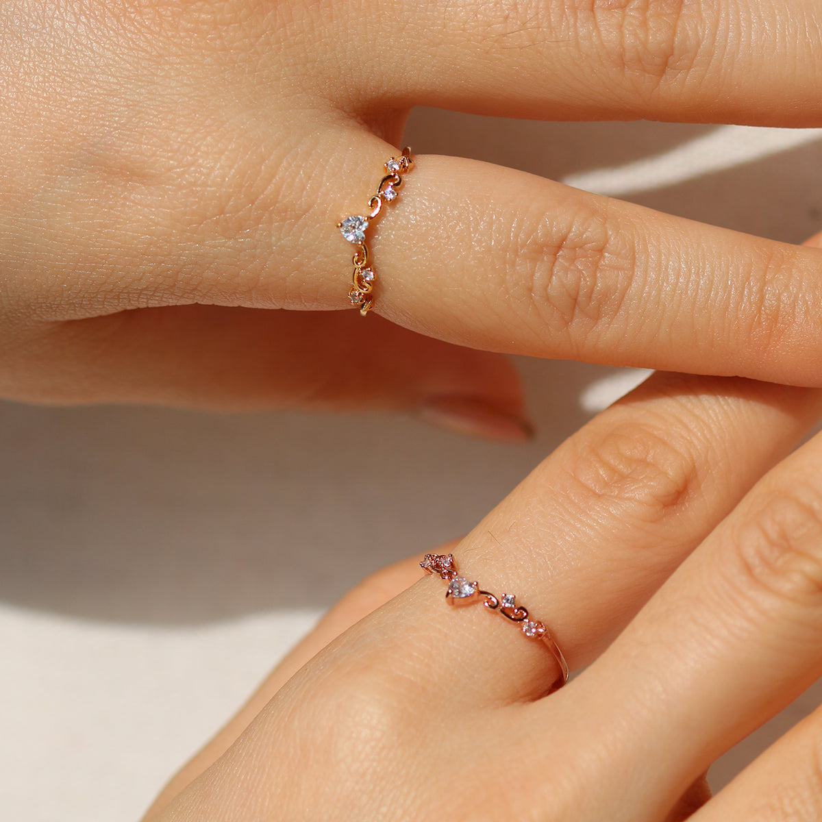 Elegante anillo de corazón
