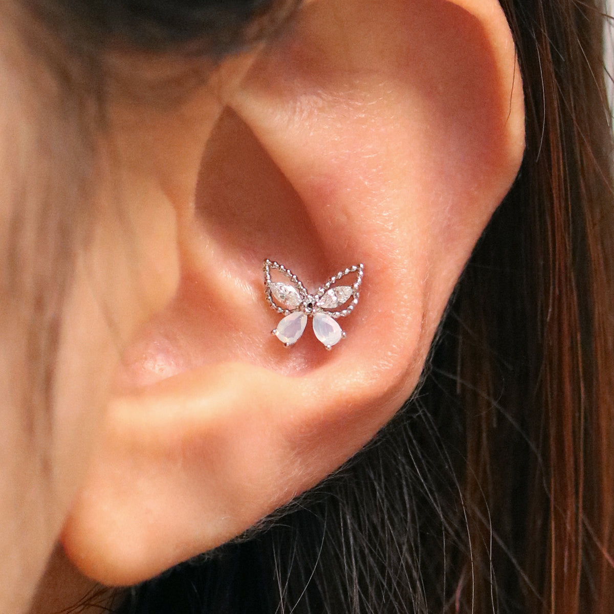 Piercing de mariposa de piedra lunar